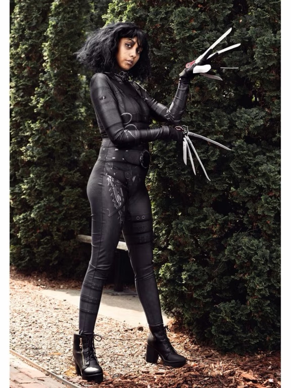 Edward Scissorhands Women’s Jumpsuit Costume w/ Wig and Scissorhands M/L